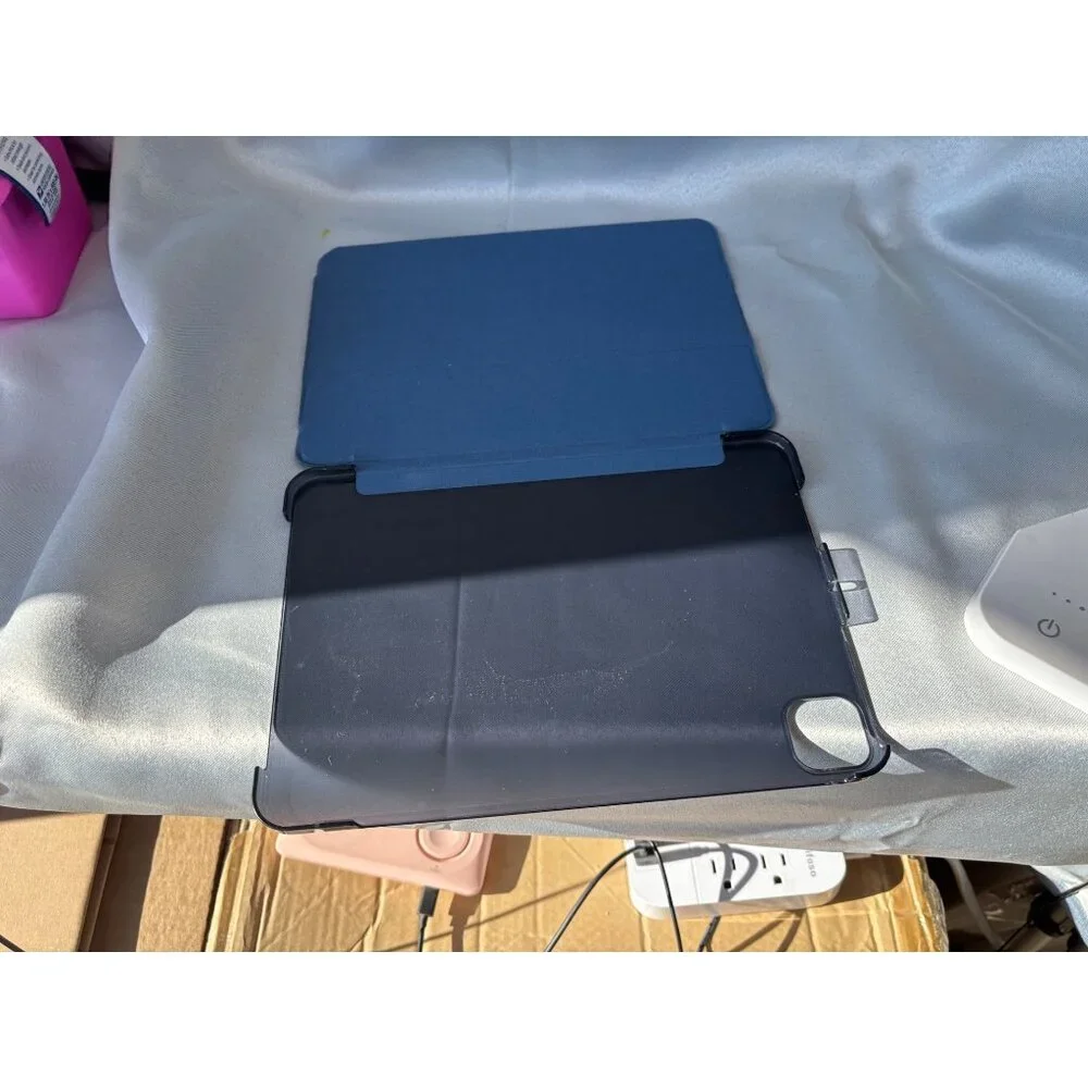 Apple iPad Pro 11-Inch Case With Pencil Holder Smart Cover Magnetic Closure - Picture 2 of 6